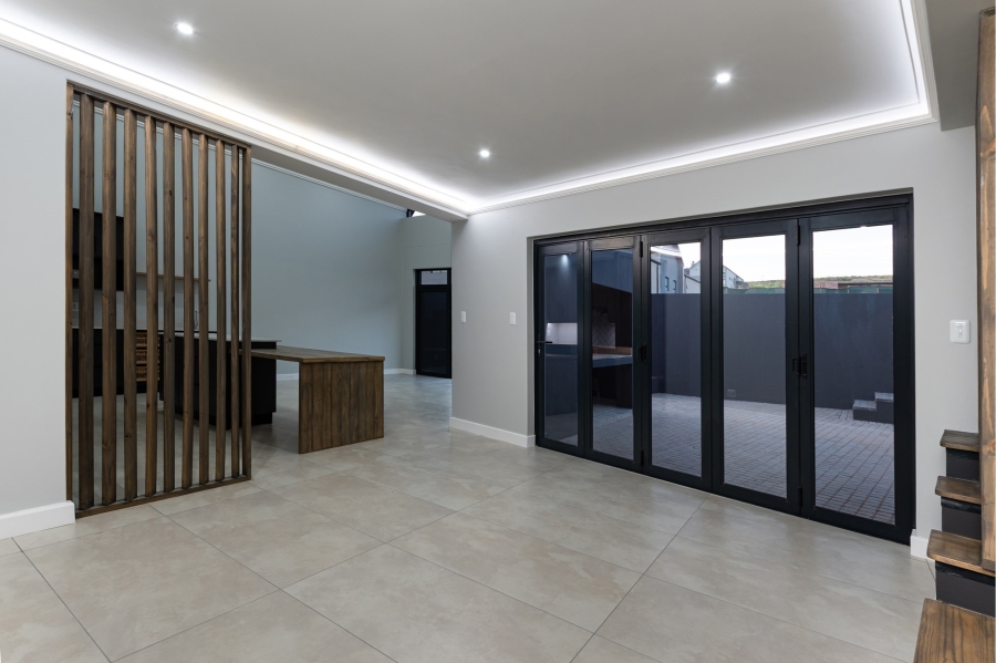 4 Bedroom Property for Sale in Outeniquasbosch Western Cape